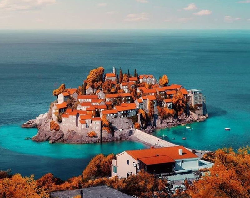 Малыш и море. Черногория